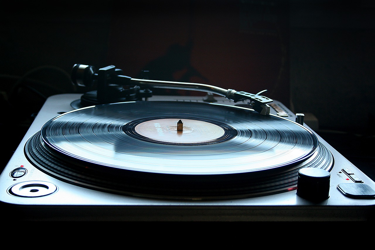 Beginner’s Guide to Choosing the Best Turntable Under $300