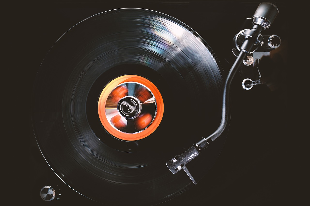 Direct Drive vs. Belt Drive Turntables: Which is Right for You?